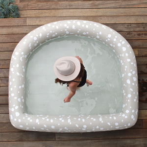 Bubbles Arch Pool